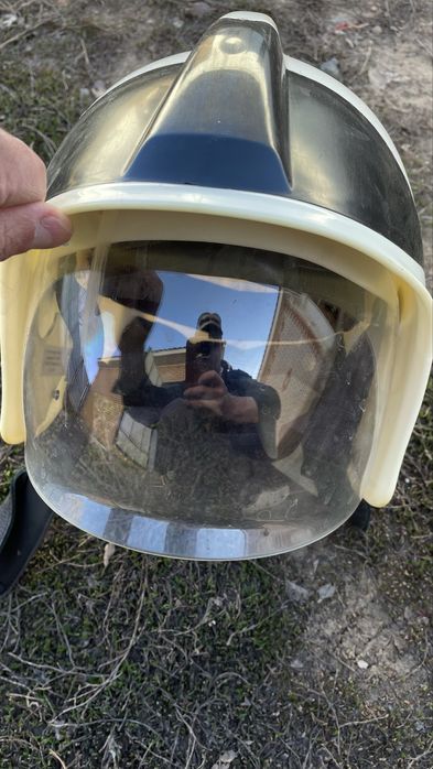 Боевая каска пожарного