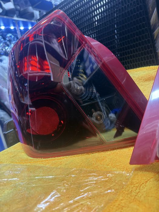 Optra mednayt qora va qizil rangi bor