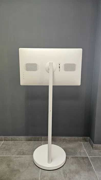 Touchscreen монитор за презентация 32"