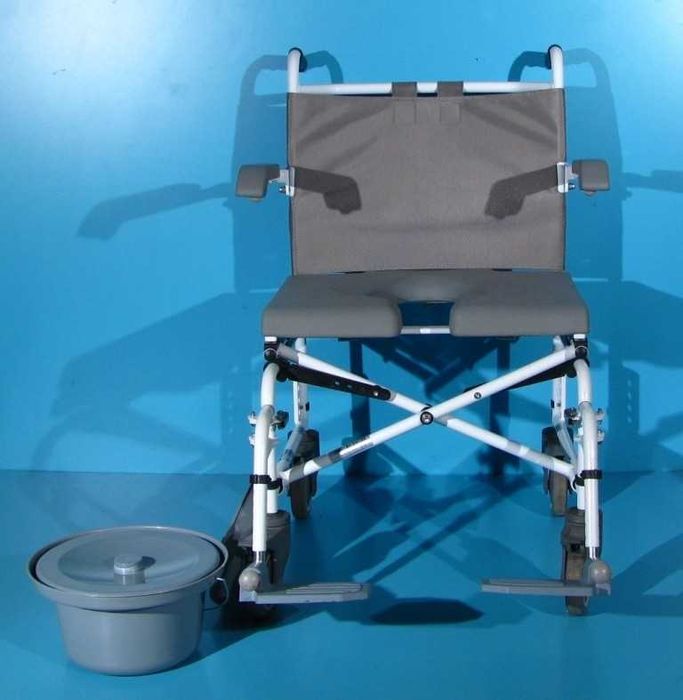 Scaun pliabil pentru WC si baie din aluminiu Drive - sezut 57 cm