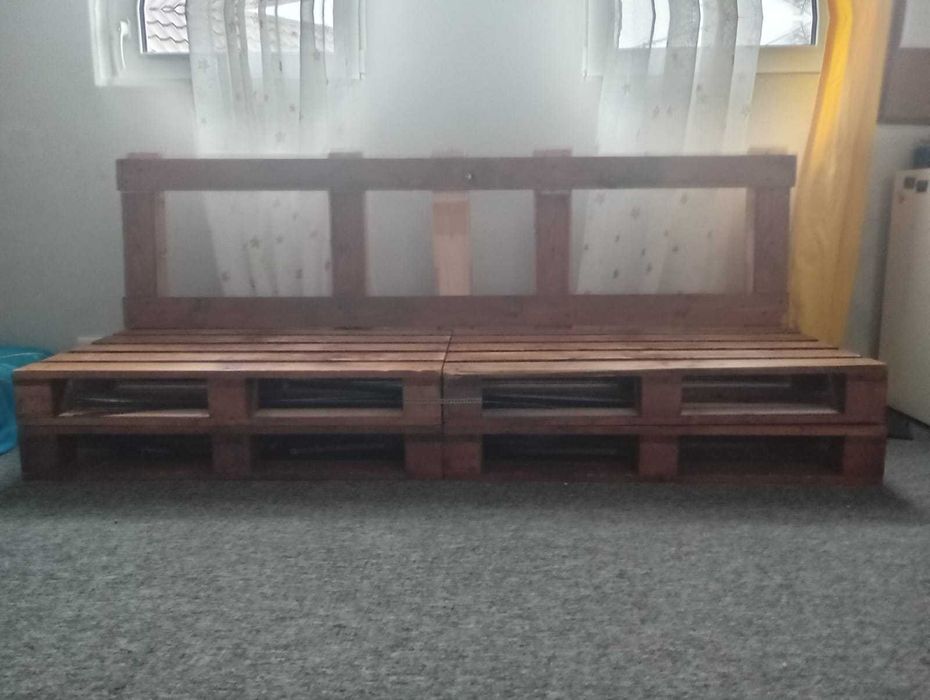 Titlu la anunt: Canapea de lemn din paleti