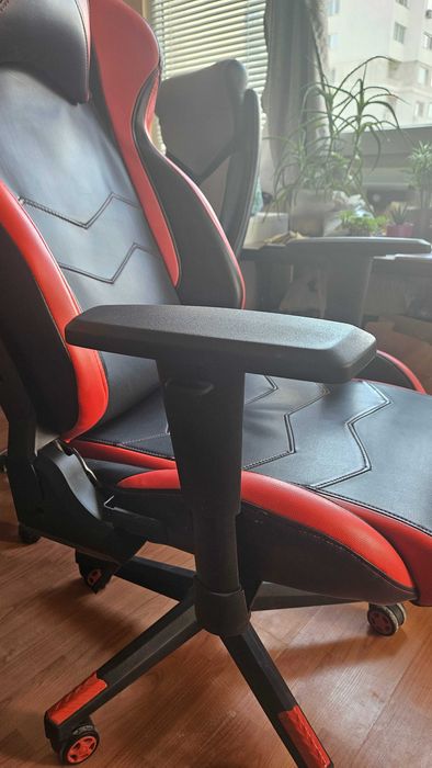 Геймърски стол / Gaming chair – удобен, ергономичен, черно-червен