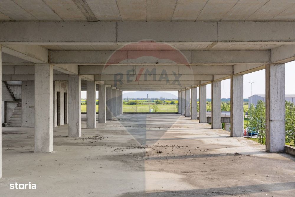Teren cu construcție de beton, de vânzare, 3754 mp – zona Aradul Nou