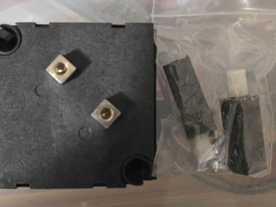 Волтметър със стрелка 0-500V