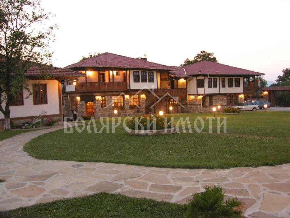 Продава се Хотел в Елена - 1285 кв.м за 779 €/кв.м - Снимка #2