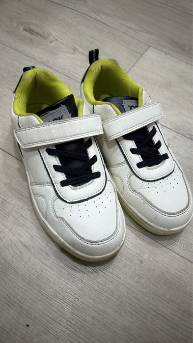 Продам полуботинки на мальчика