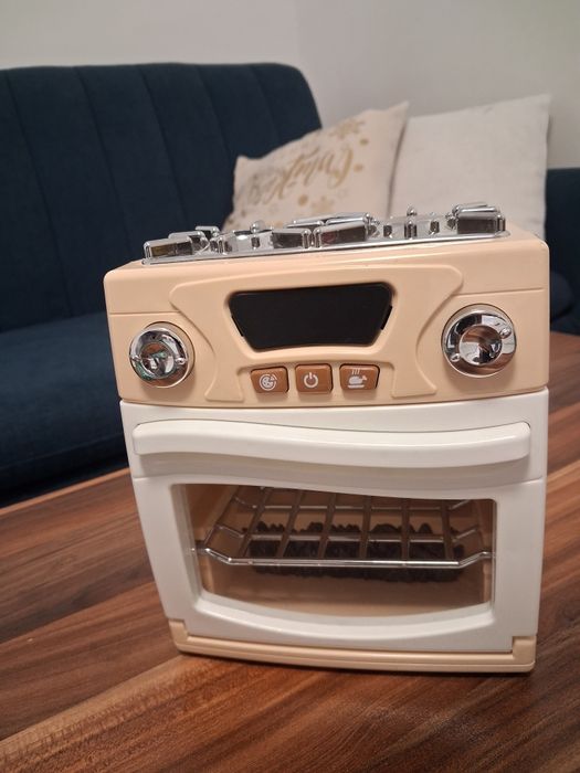 Детска кухня и куфар раница на колелца