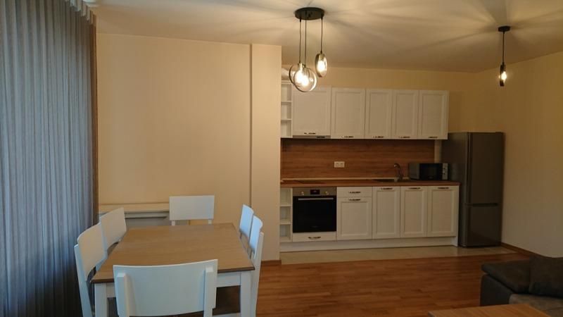 Дава се под наем Тристаен апартамент в София, Център - 101 кв.м за 889 € - Снимка #1