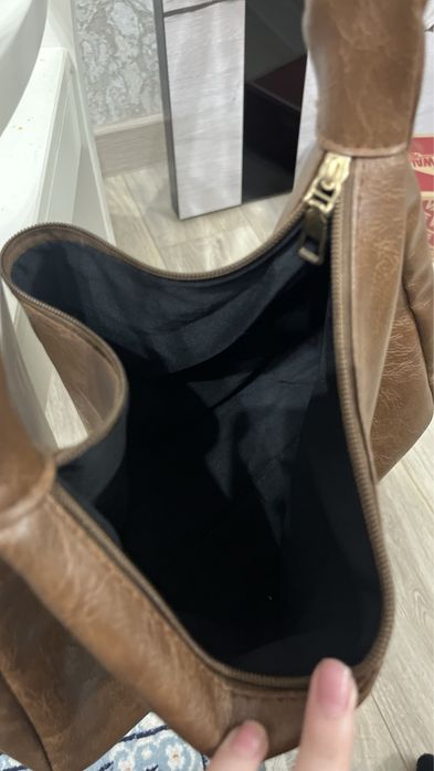 Сумка женская цвета поноса