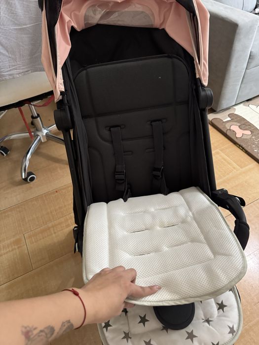 Продам коляску розовую