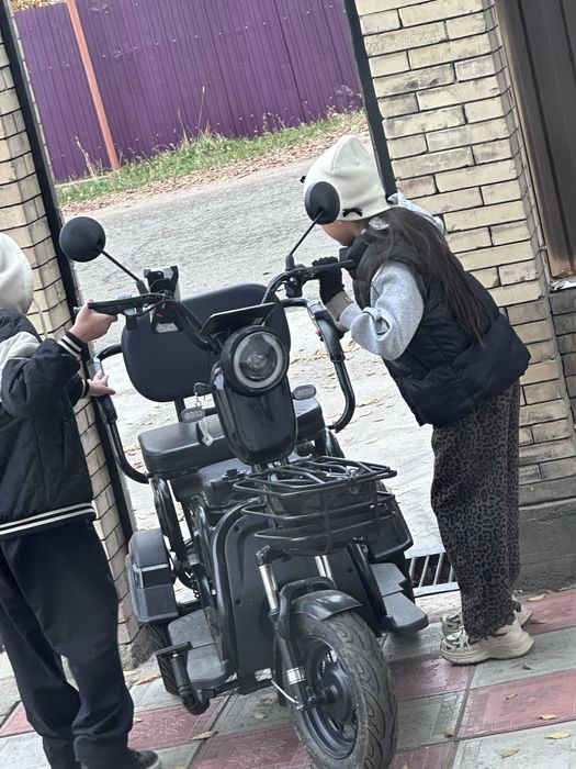 Электроскутер Rainbow черный