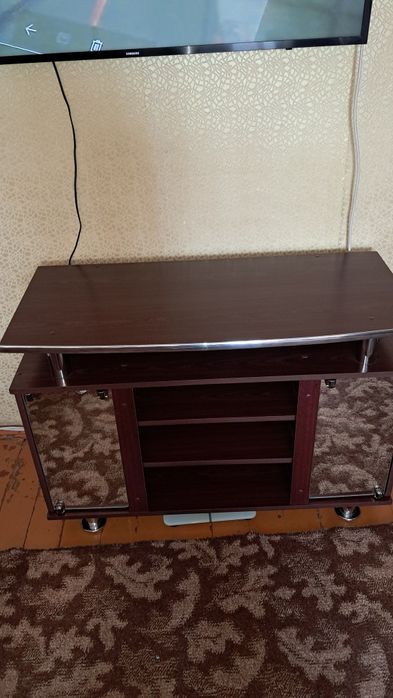 Продам тумбу под телевизор