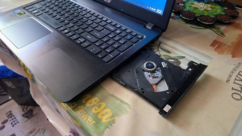 Laptop Acer Aspire F5-573G – i5, 16GB RAM, GTX 950M 4GB