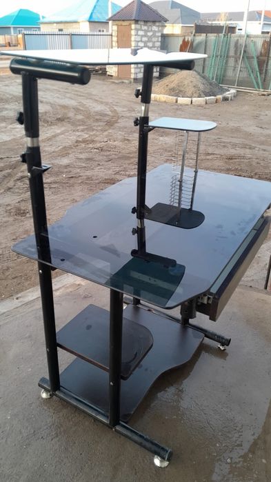 Стол компьютерный