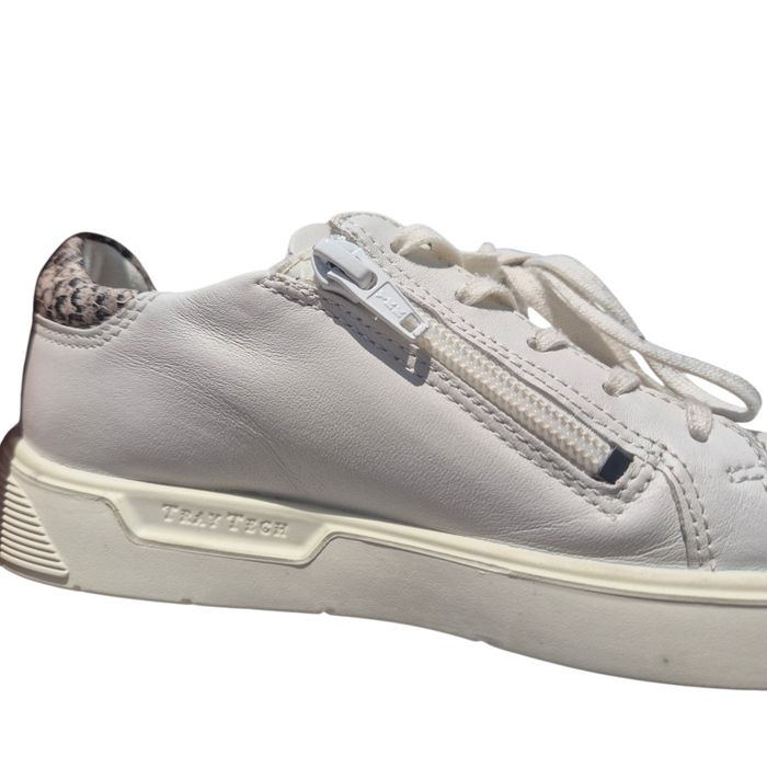 Adidasi 31  ECCO Street Tray K , piele albă, imprimeu șarpe, fete impecabili, purtați o singură dată