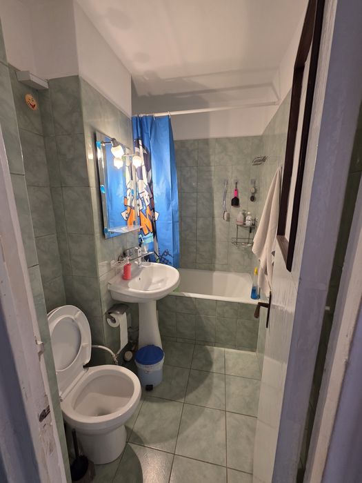 Apartamnent 3 camere semidecomandat