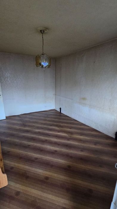 Двустаен апартамент в район Слатина! За ремонт! До детска градина!