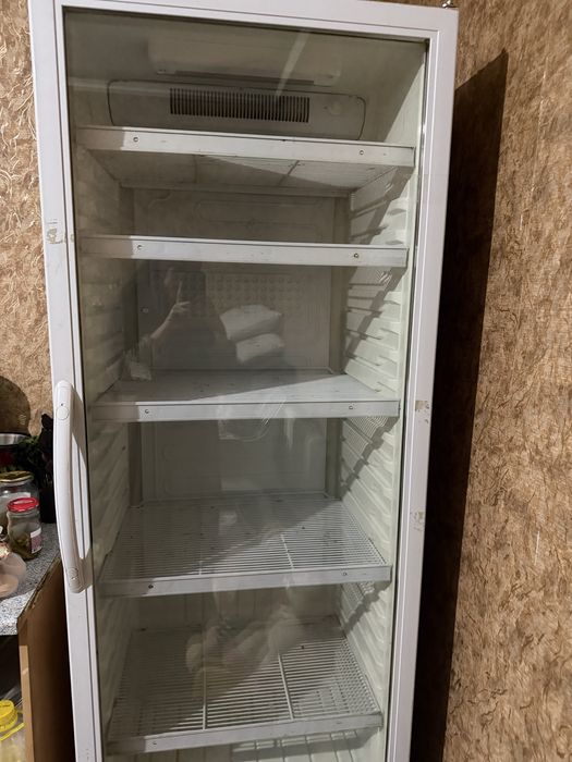 Витринный шкаф срочно продам