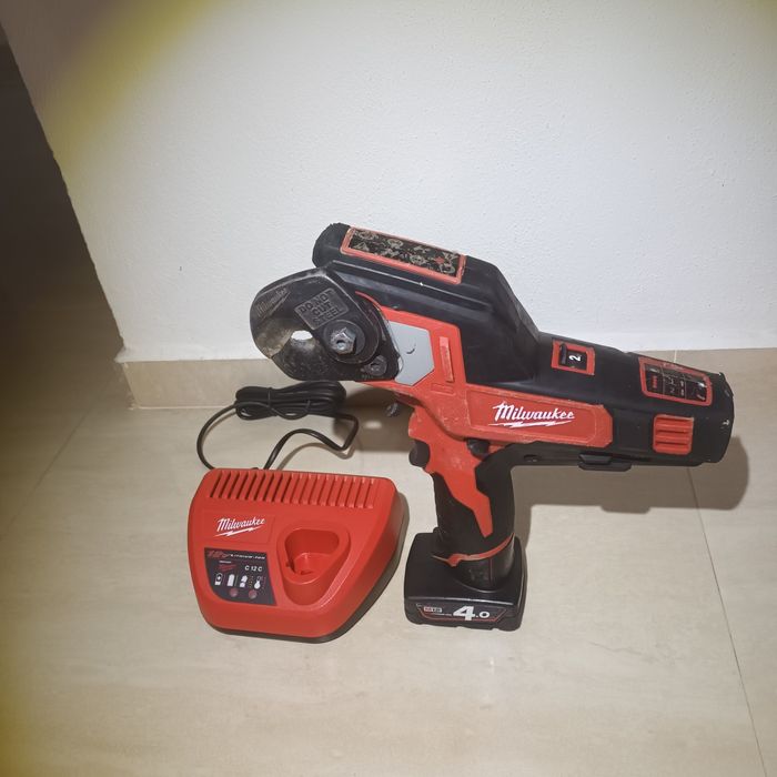 Tăietor cabluri Milwaukee