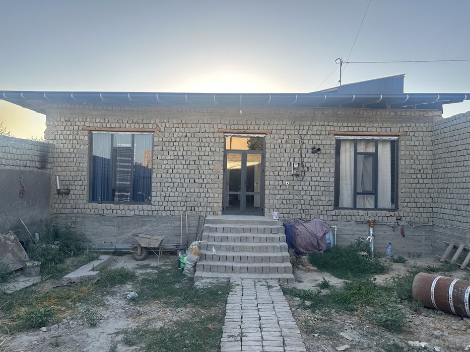Hovli uy sotiladi Adres Qora suv (plem savxoz) stadion yonida ko’cha b