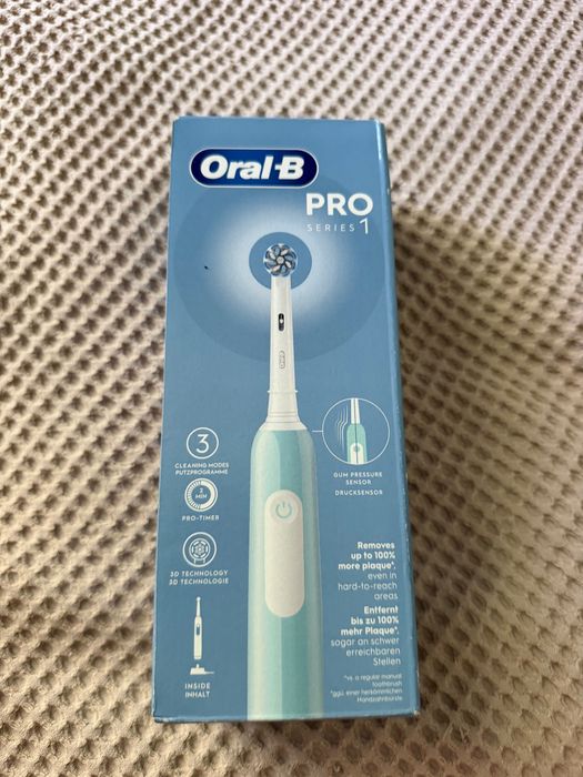 Электрическая зубная щетка Oral-B Pro Series 1