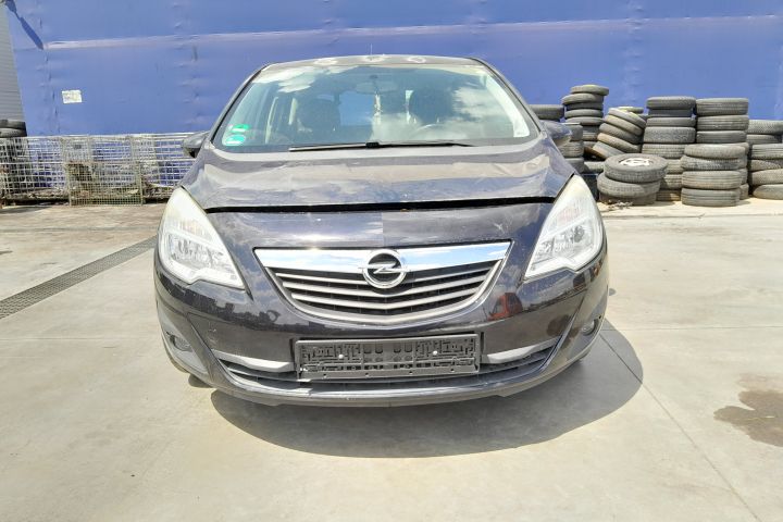 Dezmembrez Opel Meriva 2