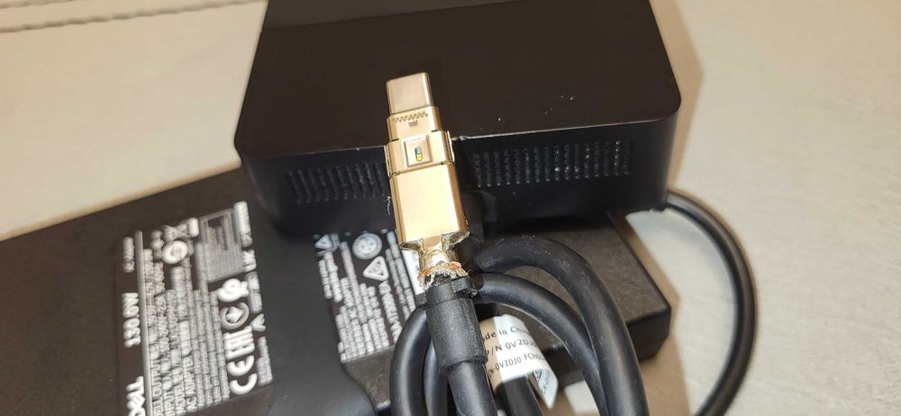DELL WD19 Dock fuctional  (mufa usb C eplasticu lipseste e fuctional se poate testa  ofer si video pentru verificare+incarcator )