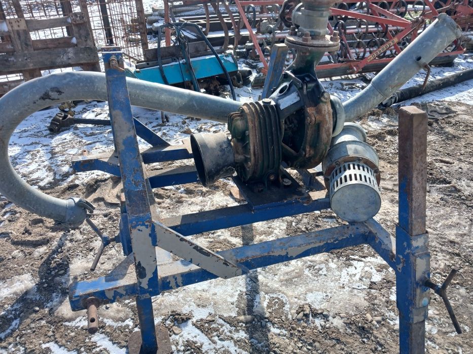 Vând pompă de irigat completă