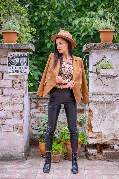 Дамско сако в цвят Camel