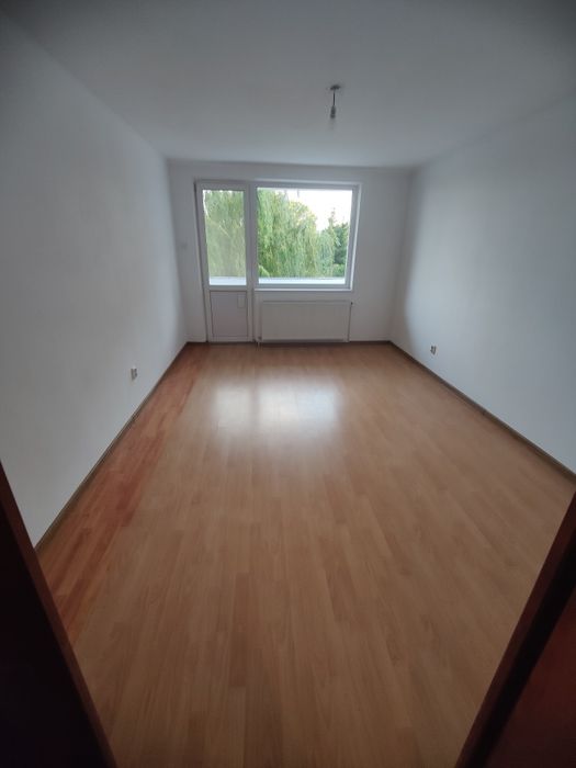 Apartament 2 camere etaj 2  str dealului