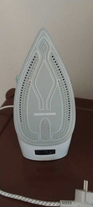Продам  утюг паровой