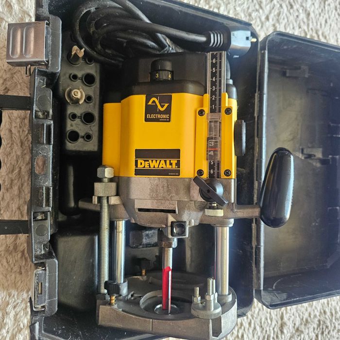Dewalt DW625E 2kW оберфреза