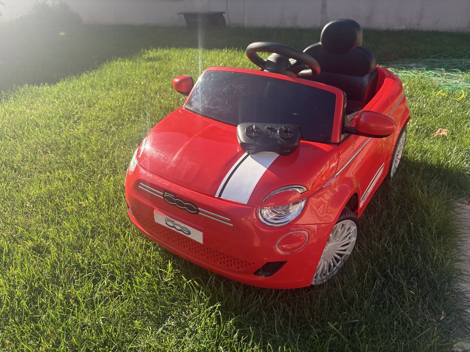 Mașină electrică pentru copii Fiat 500, roșu