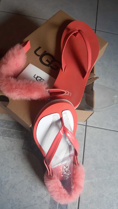 Дамски обувки UGG и REPLAY