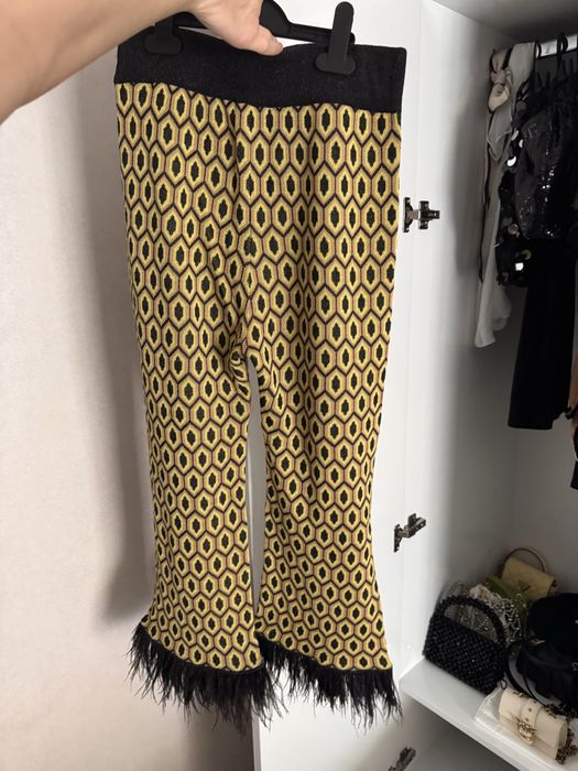 Нов панталон с пера ZARA