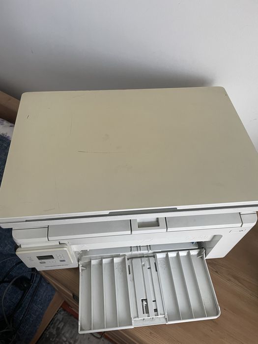 Продам принтер HP LaserJet Pro MFP130a