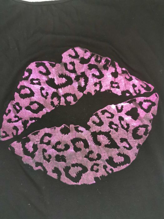 Две  черни  тениски