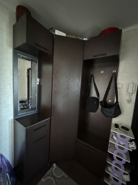 Угловой шкаф в прихожую