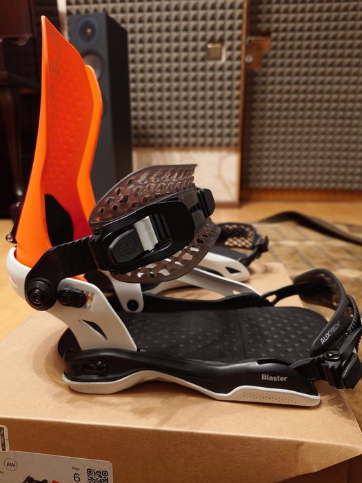 Крепления Bataleon Blaster AsymWrap Neon Red/White