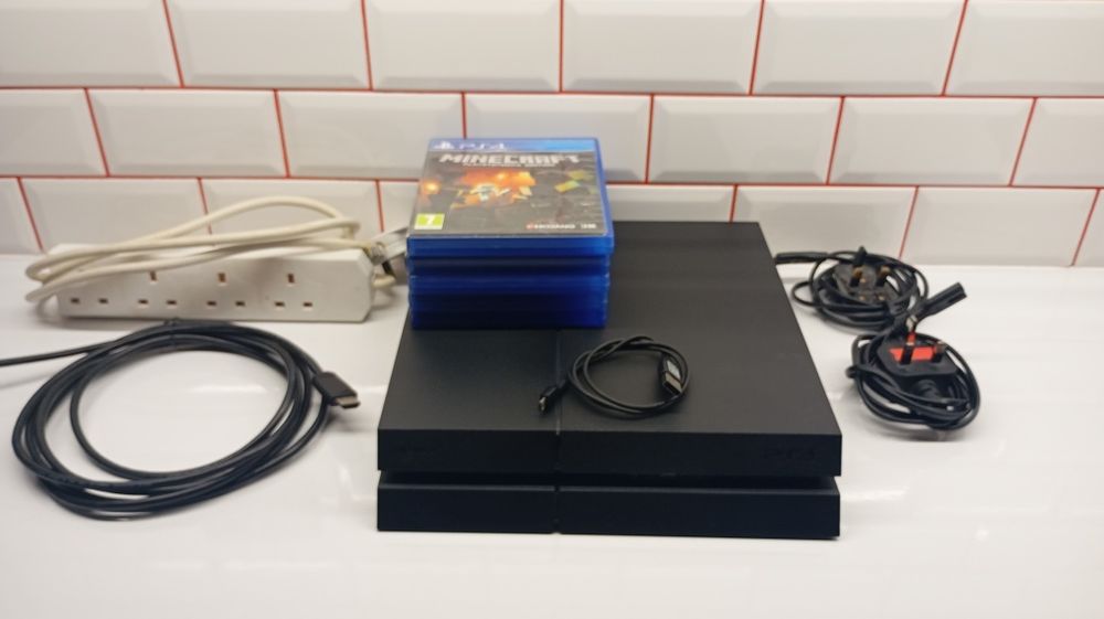 PS4 fat 1TB + 5 игри