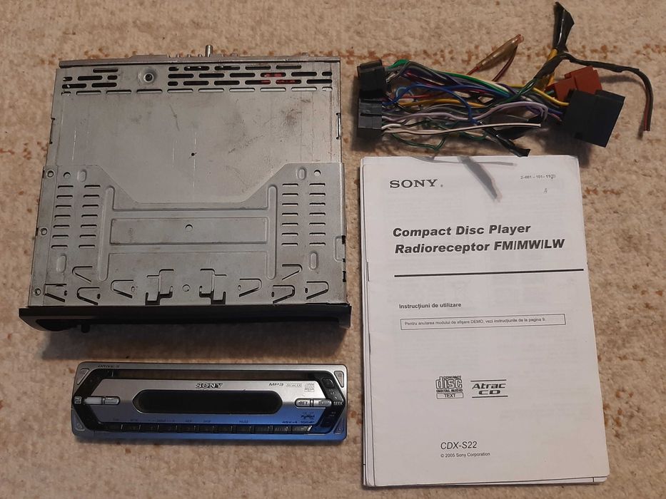 CD player radio auto Sony CDX-S22 4x45W cu cabluri ISO