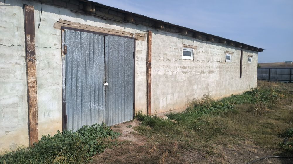 Продается ЛПХ с базой и теплицами.