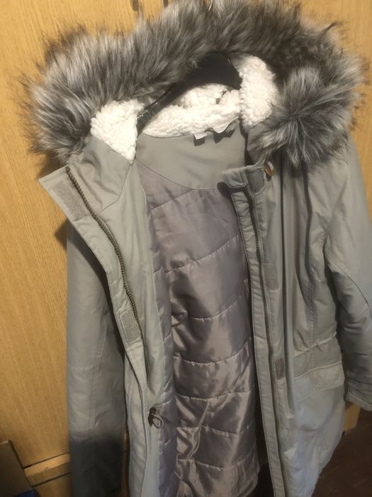 Geacă de toamnă-iarnă călduroasă și practică, ușoară și frumoasă.