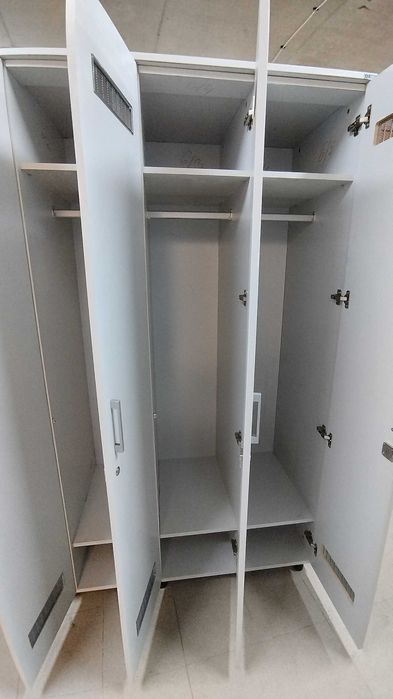 Гардеробна , гардероби за съблекалня 4 - 5 и 6 крила