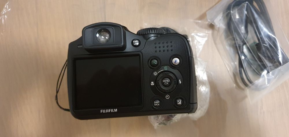 Aparat foto Fuji Film S5700