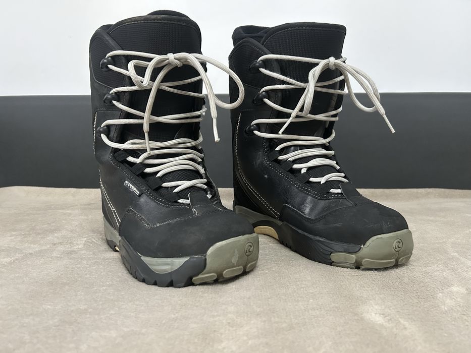 Vând echipament snowboard complet,stare perfecta.