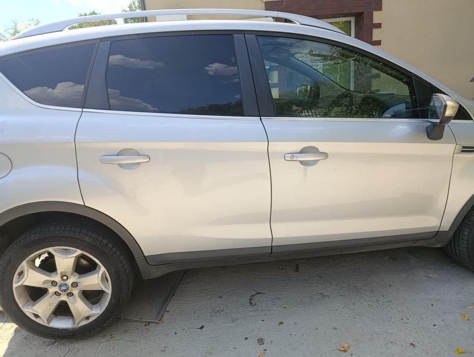 Vand sau dezmembrez ford kuga 2010 2.0tdci