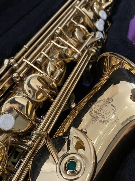 Альт-саксофон Suzuki Musique — почти новый