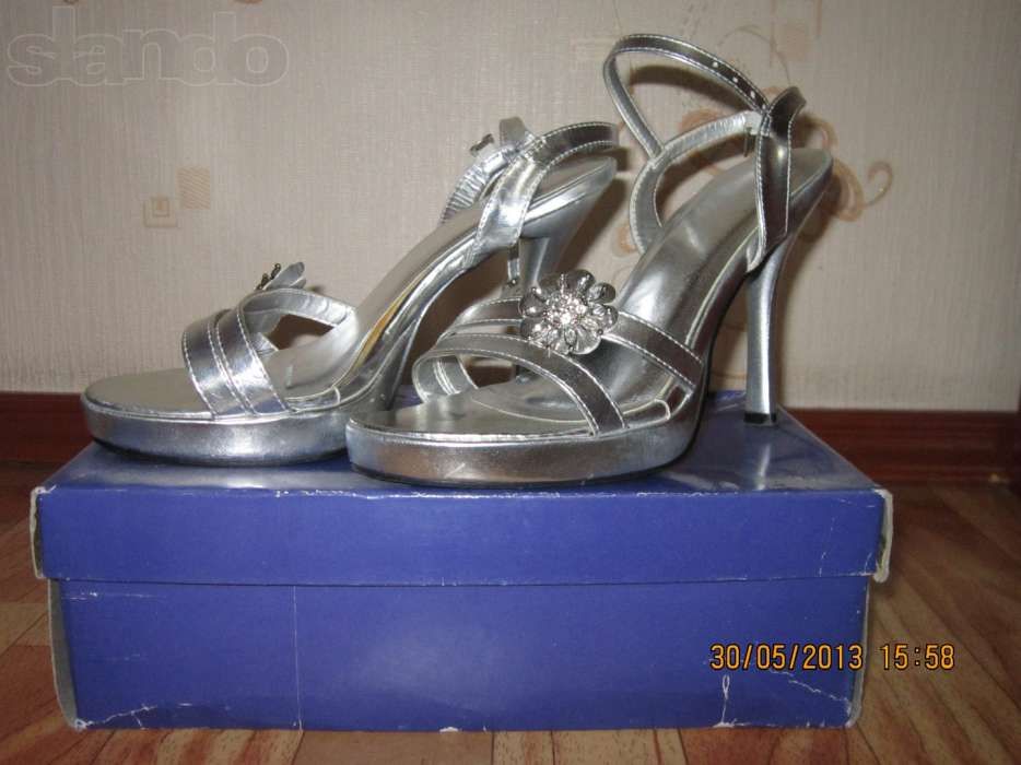 Продается летняя обувь