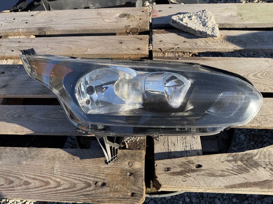 Фар Ford Transit Connect